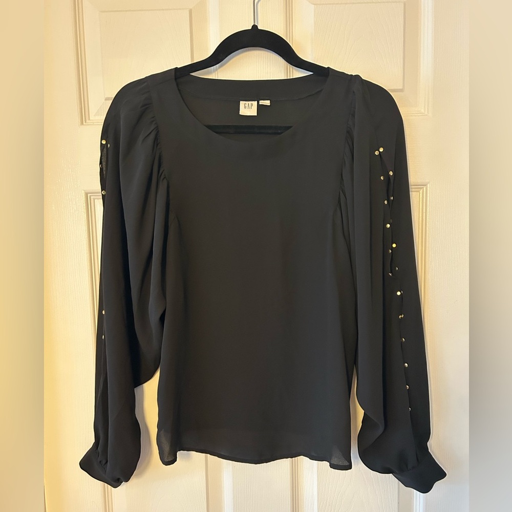 GAP black split sleeve top with brass grommet detail